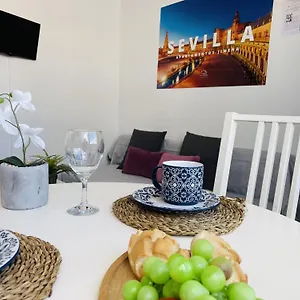 apartamento-jimena-sevilla-en-el-centro-de-nerja.1costadelsol.com/